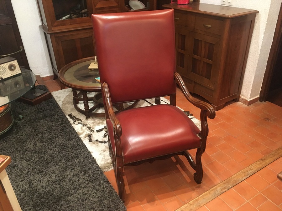 SILLON RESTAURADO, MADERA DE NOGAL, PIEL COLOR COÑAC, 65*60*118